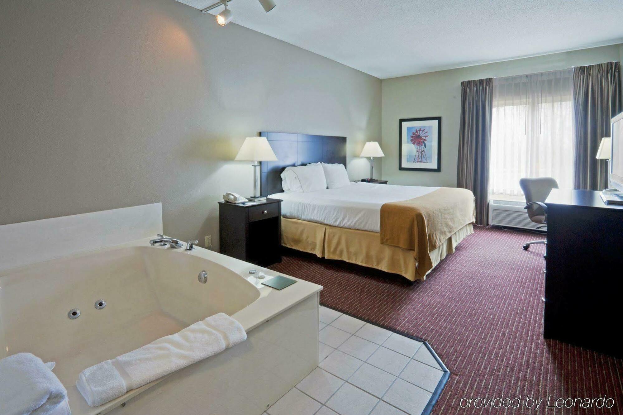 Holiday Inn Express Fort Wayne - East - New Haven By Ihg Exterior foto